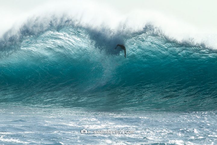 Big Swell Wave with White Foam High Energy Impact Perfect for Surf and Body  Board Activity - Danger with the Ocean Water - Stock Photo - Image of  hawaii, background: 141288108